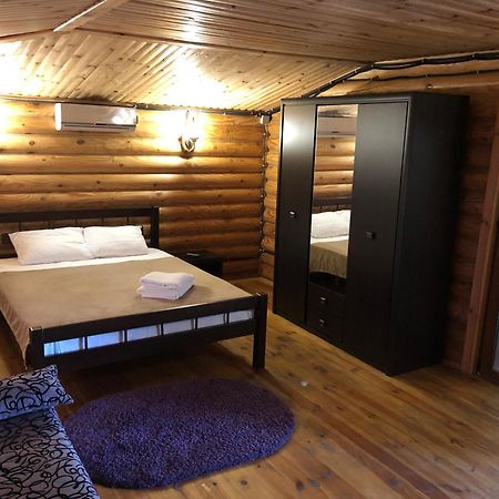Hotel Berloga Burlach'ya Balka Buitenkant foto