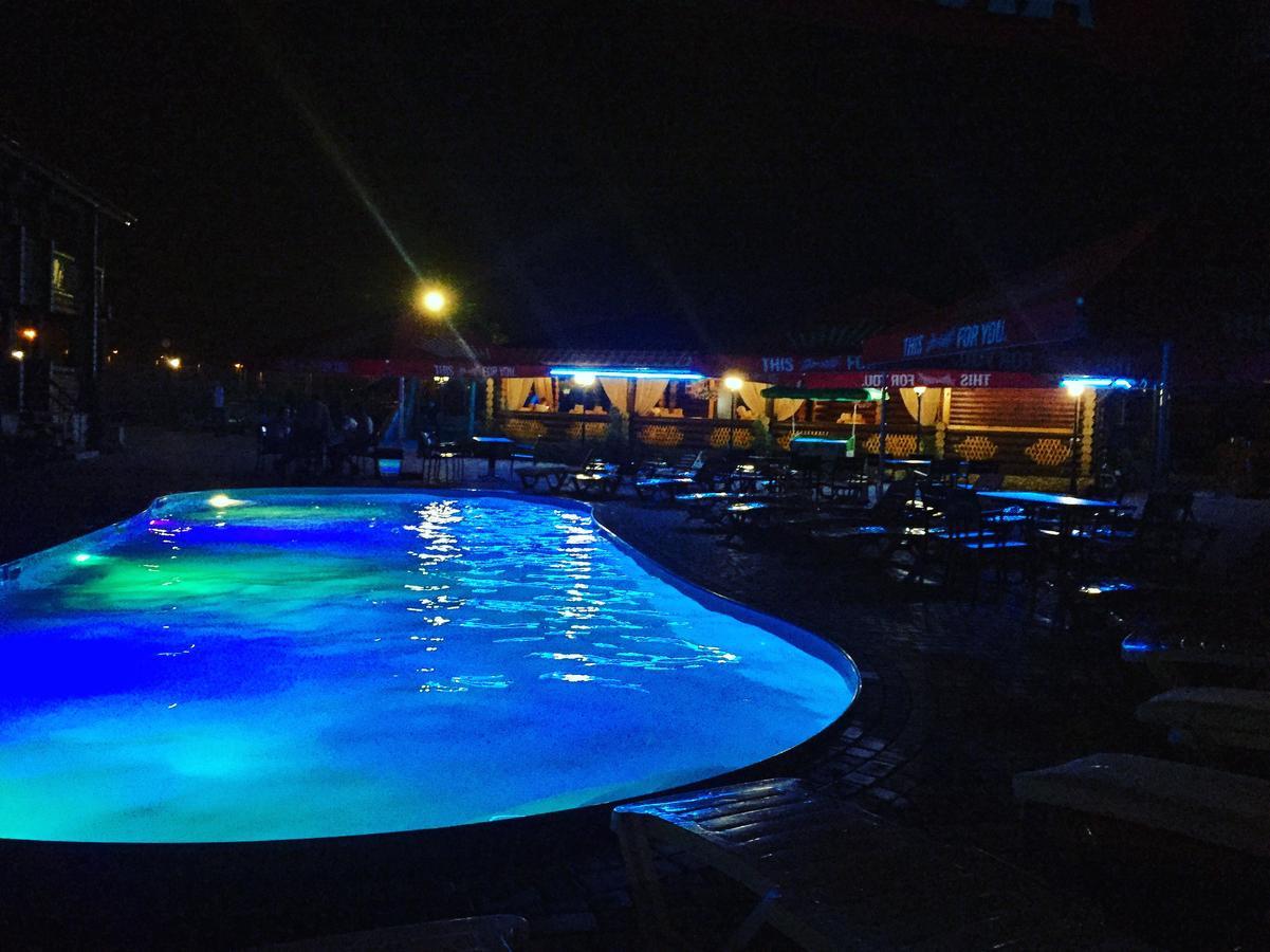 Hotel Berloga Burlach'ya Balka Buitenkant foto