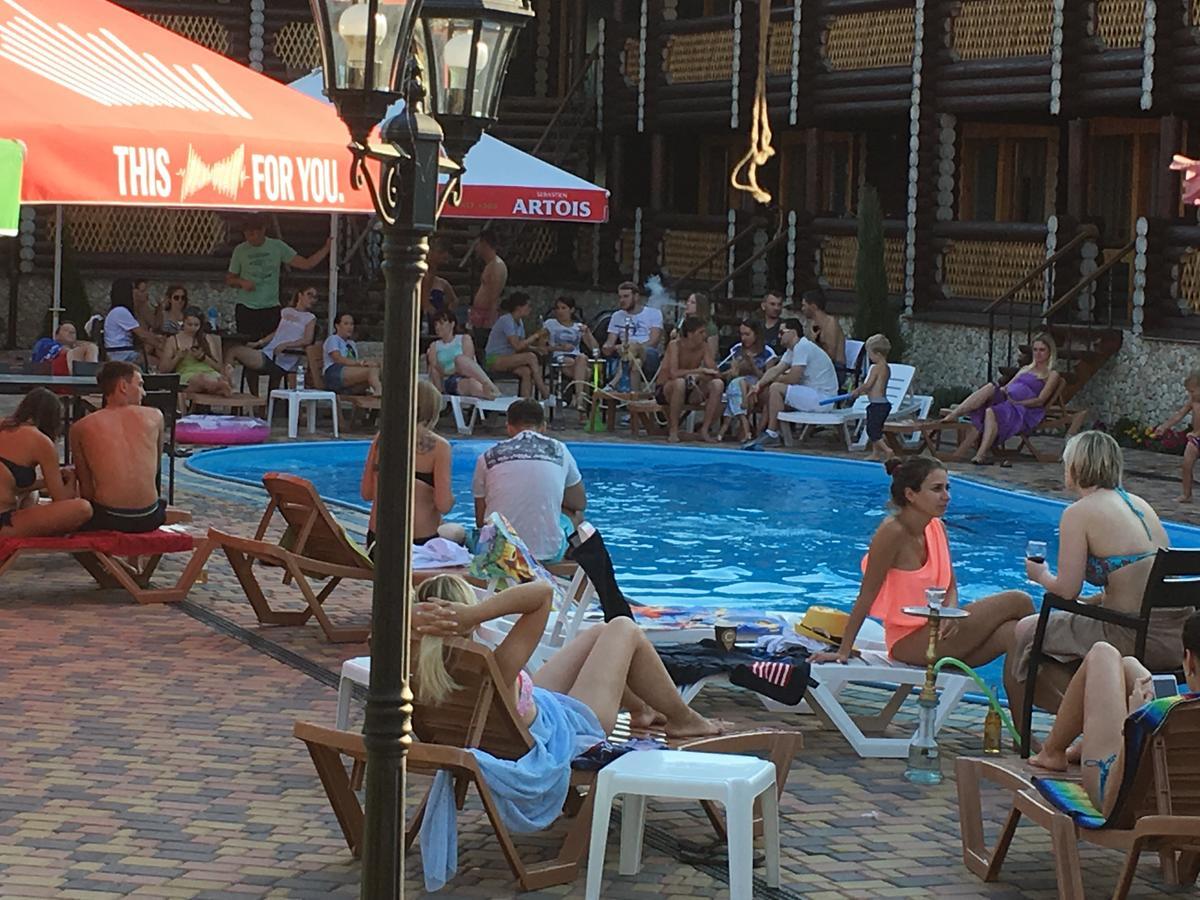 Hotel Berloga Burlach'ya Balka Buitenkant foto