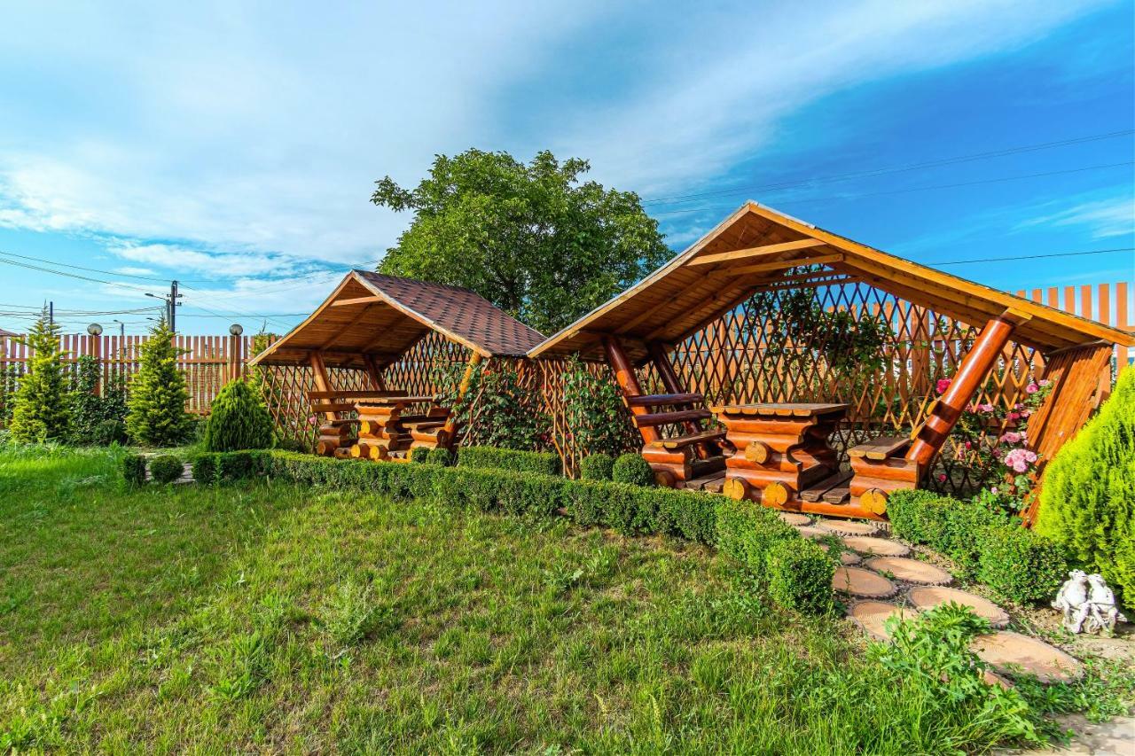 Hotel Berloga Burlach'ya Balka Buitenkant foto